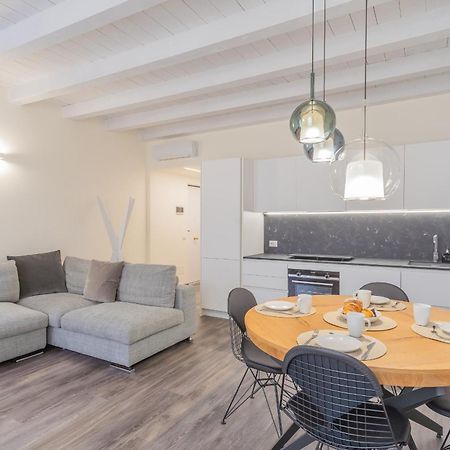 Modern & Stylish Apartment In Como City By Rent All Como Exterior photo