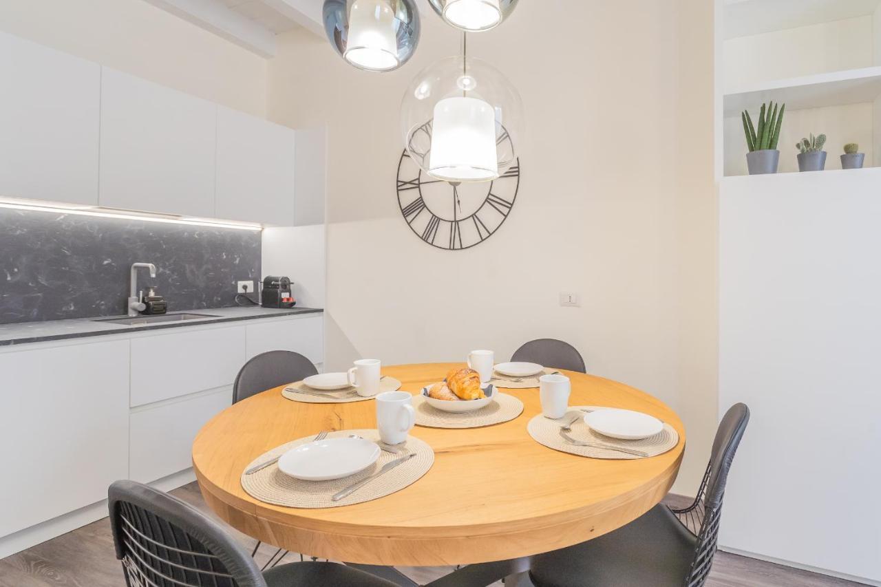 Modern & Stylish Apartment In Como City By Rent All Como Exterior photo