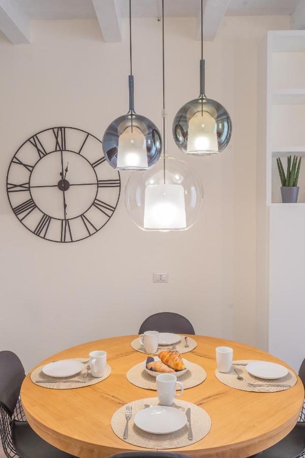 Modern & Stylish Apartment In Como City By Rent All Como Exterior photo