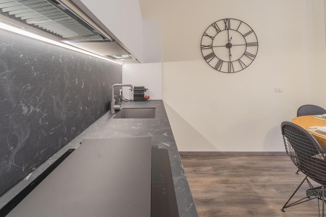 Modern & Stylish Apartment In Como City By Rent All Como Exterior photo