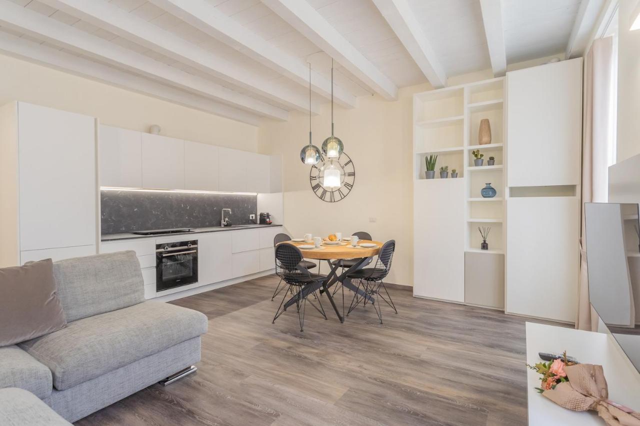 Modern & Stylish Apartment In Como City By Rent All Como Exterior photo