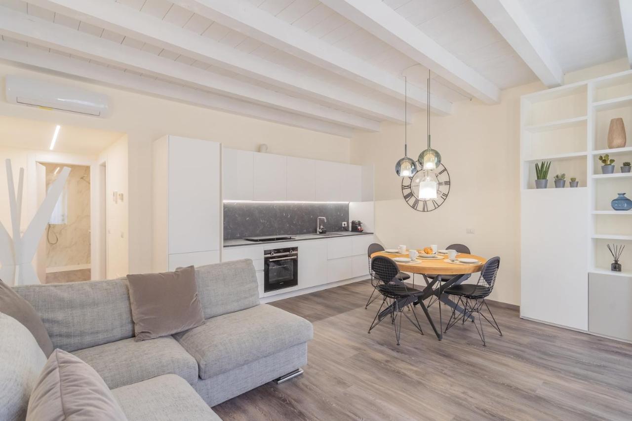 Modern & Stylish Apartment In Como City By Rent All Como Exterior photo