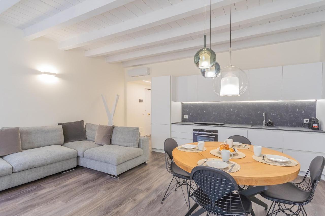 Modern & Stylish Apartment In Como City By Rent All Como Exterior photo