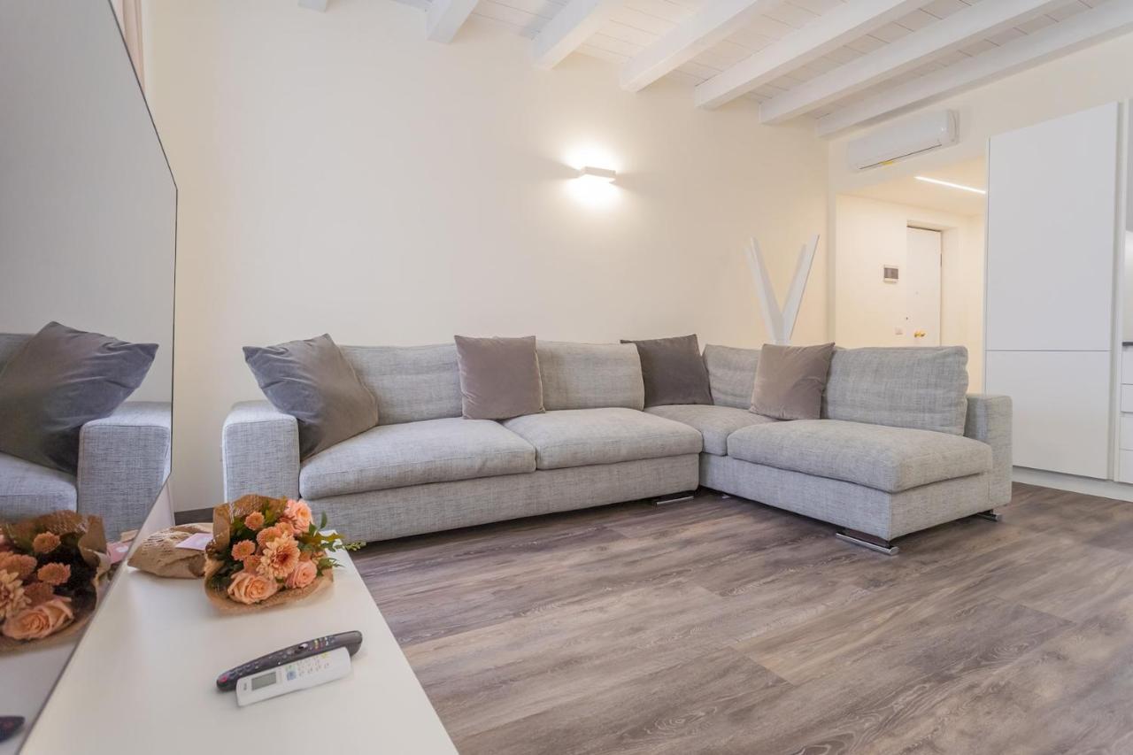 Modern & Stylish Apartment In Como City By Rent All Como Exterior photo