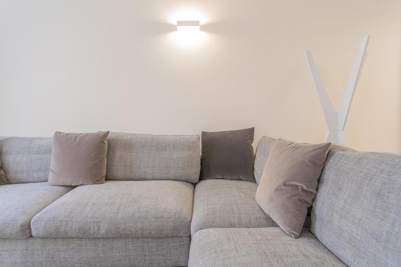 Modern & Stylish Apartment In Como City By Rent All Como Exterior photo