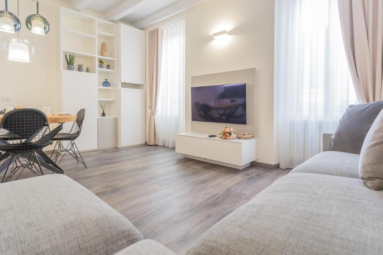 Modern & Stylish Apartment In Como City By Rent All Como Exterior photo