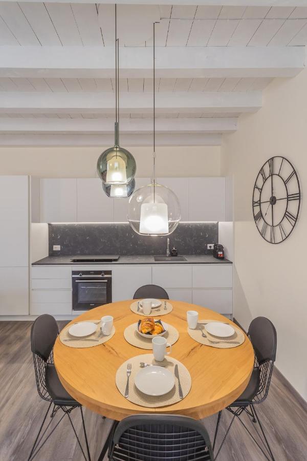Modern & Stylish Apartment In Como City By Rent All Como Exterior photo